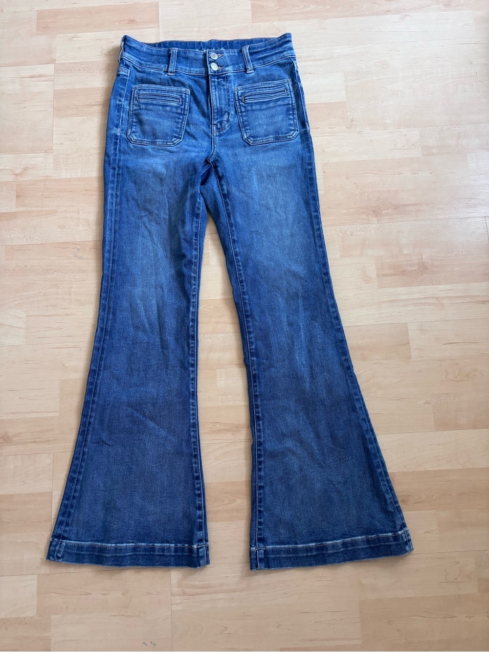 American Eagle Super Hi-Rise Flare Jeans Women Sz 4 Blue Patch Pockets Cut Hem